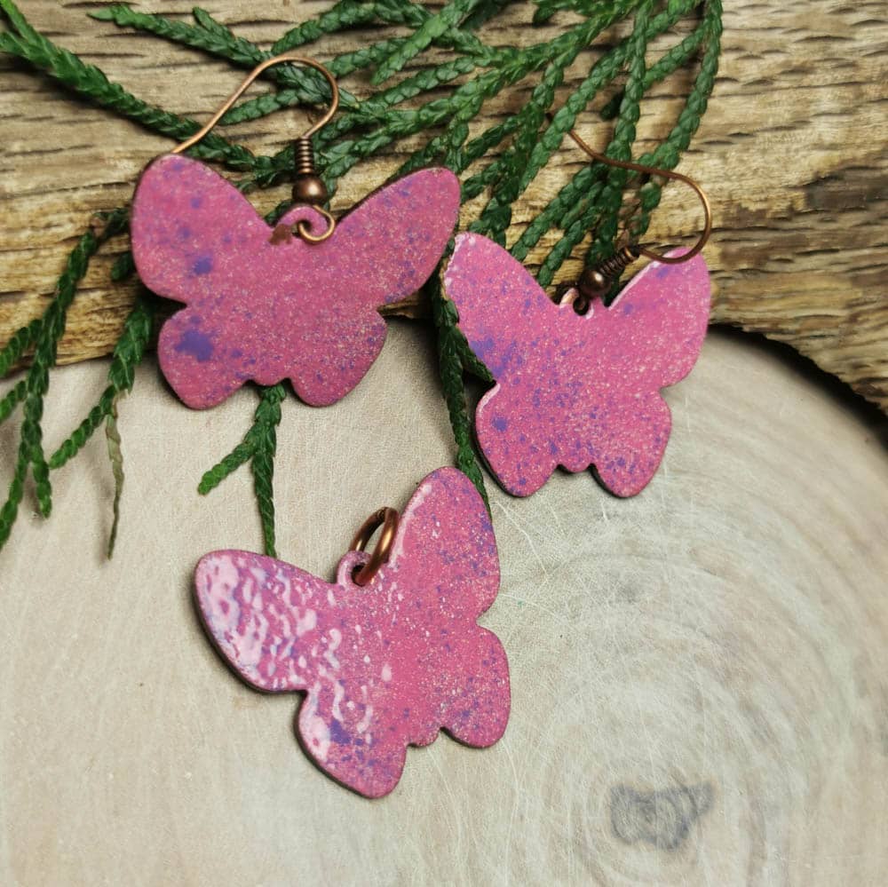 różowy komplet biżuterii z motylami